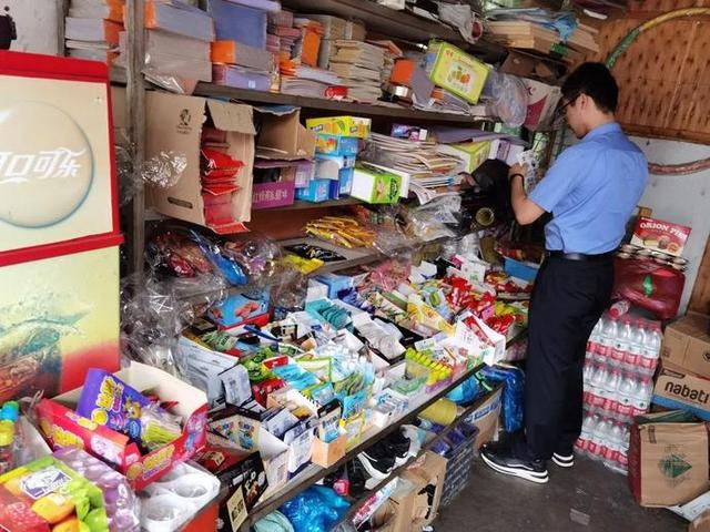 開學(xué)季專項(xiàng)檢察丨煎炸過期食品賣給學(xué)生的&ldquo;黑心店&rdquo;,查了!